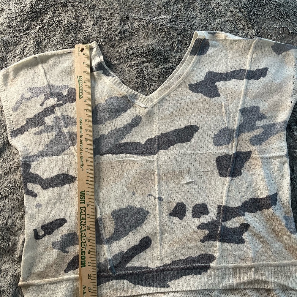 POL Camouflage V-Neck Women's lightweight sweater oversized small